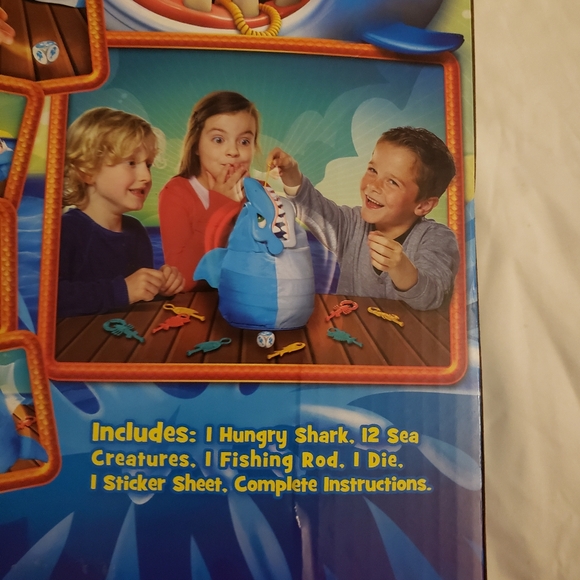 Pressman Shark Bite Game - Picture 2 of 7